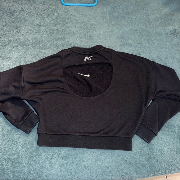 Nike Women's Black Crewneck Sweater Size Small - Picture 2 of 7